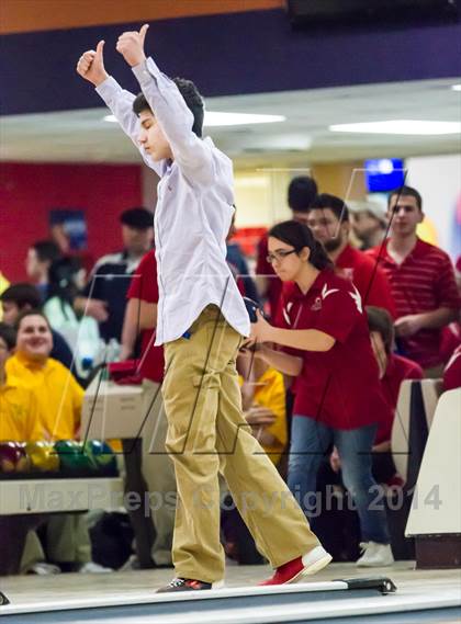 Thumbnail 2 in CIAC Bowling Championships photogallery.