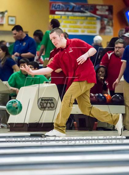 Thumbnail 2 in CIAC Bowling Championships photogallery.