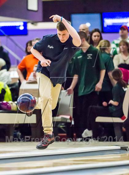 Thumbnail 2 in CIAC Bowling Championships photogallery.