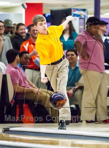 Thumbnail 1 in CIAC Bowling Championships photogallery.