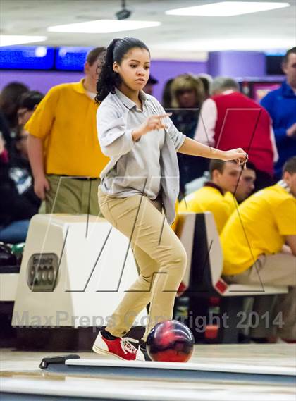Thumbnail 2 in CIAC Bowling Championships photogallery.