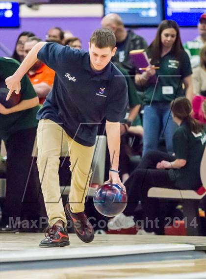 Thumbnail 2 in CIAC Bowling Championships photogallery.