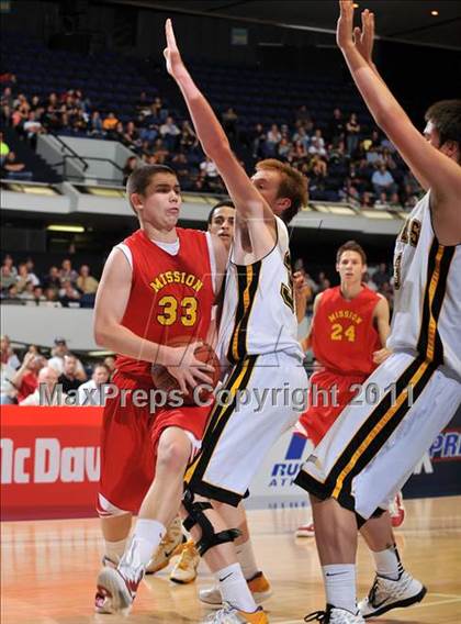 Thumbnail 1 in Ventura vs. Mission Viejo (CIF SS 2AA Final) photogallery.
