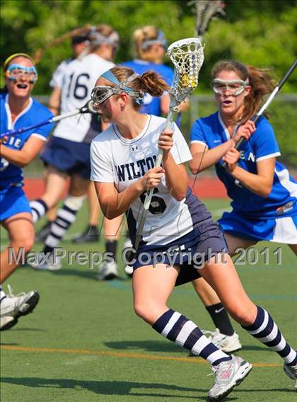 Thumbnail 3 in Darien vs. Wilton (FCIAC Final) photogallery.