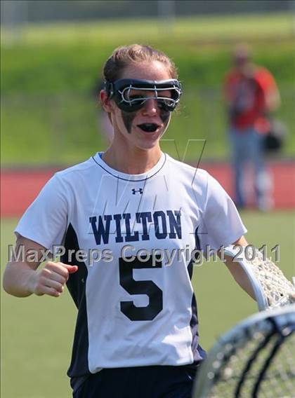 Thumbnail 3 in Darien vs. Wilton (FCIAC Final) photogallery.