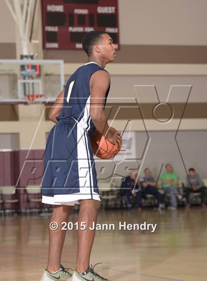 Thumbnail 2 in Glacier Peak vs. St. John Bosco (MaxPreps Holiday Classic) photogallery.