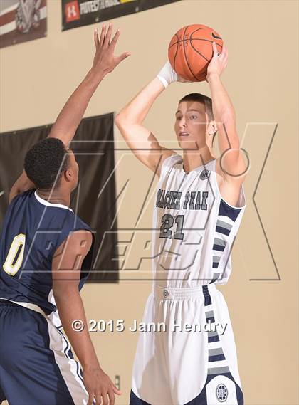 Thumbnail 2 in Glacier Peak vs. St. John Bosco (MaxPreps Holiday Classic) photogallery.