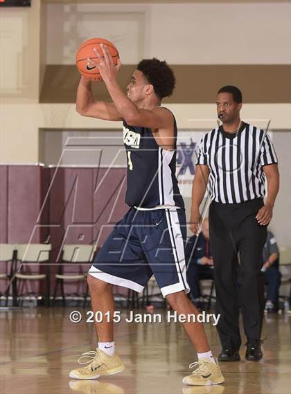 Thumbnail 3 in Glacier Peak vs. St. John Bosco (MaxPreps Holiday Classic) photogallery.