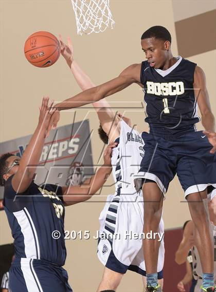 Thumbnail 3 in Glacier Peak vs. St. John Bosco (MaxPreps Holiday Classic) photogallery.