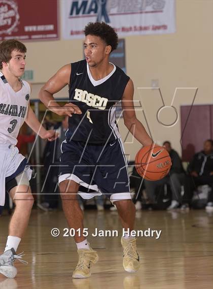 Thumbnail 3 in Glacier Peak vs. St. John Bosco (MaxPreps Holiday Classic) photogallery.
