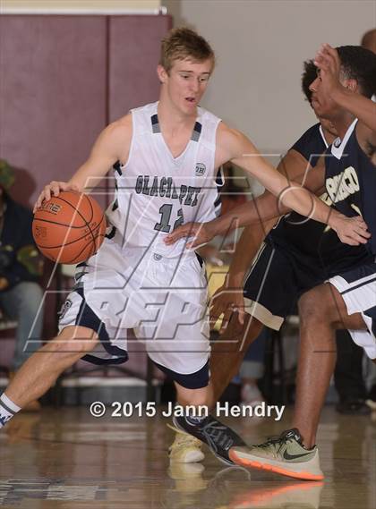 Thumbnail 3 in Glacier Peak vs. St. John Bosco (MaxPreps Holiday Classic) photogallery.