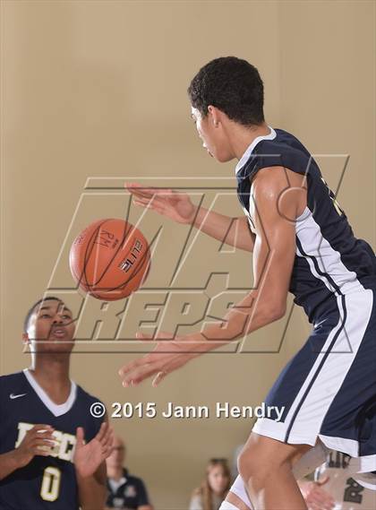 Thumbnail 2 in Glacier Peak vs. St. John Bosco (MaxPreps Holiday Classic) photogallery.