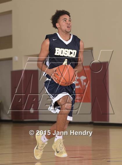 Thumbnail 3 in Glacier Peak vs. St. John Bosco (MaxPreps Holiday Classic) photogallery.