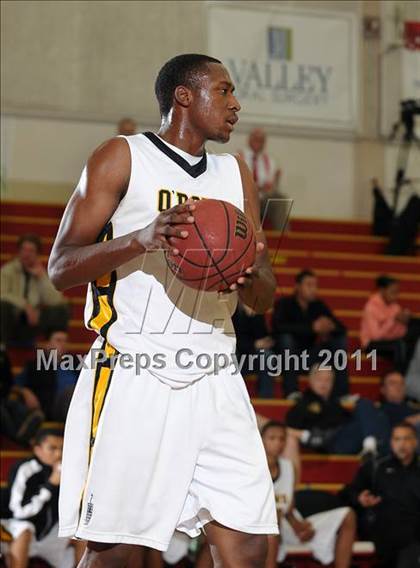 Thumbnail 3 in Sheldon vs. Bishop O'Dowd (Father Barry Christmas Classic) photogallery.