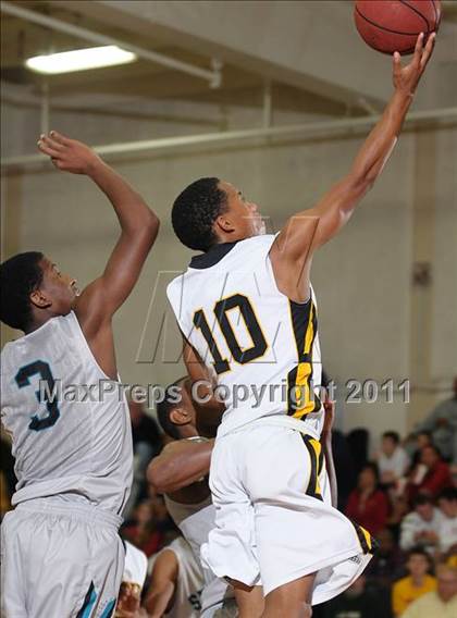 Thumbnail 3 in Sheldon vs. Bishop O'Dowd (Father Barry Christmas Classic) photogallery.