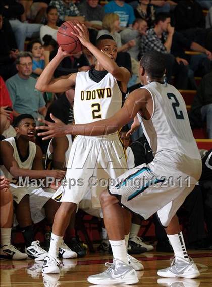 Thumbnail 1 in Sheldon vs. Bishop O'Dowd (Father Barry Christmas Classic) photogallery.