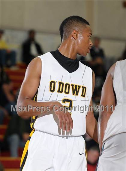 Thumbnail 2 in Sheldon vs. Bishop O'Dowd (Father Barry Christmas Classic) photogallery.