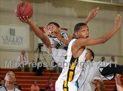 Thumbnail 2 in Sheldon vs. Bishop O'Dowd (Father Barry Christmas Classic) photogallery.