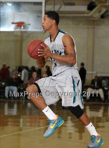 Thumbnail 3 in Sheldon vs. Bishop O'Dowd (Father Barry Christmas Classic) photogallery.