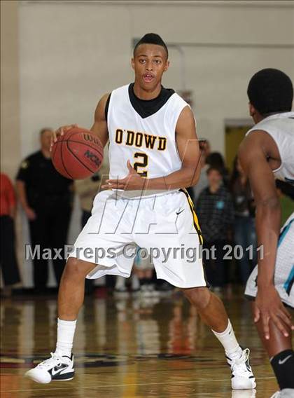 Thumbnail 2 in Sheldon vs. Bishop O'Dowd (Father Barry Christmas Classic) photogallery.