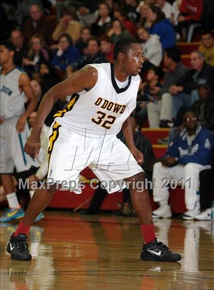 Thumbnail 1 in Sheldon vs. Bishop O'Dowd (Father Barry Christmas Classic) photogallery.