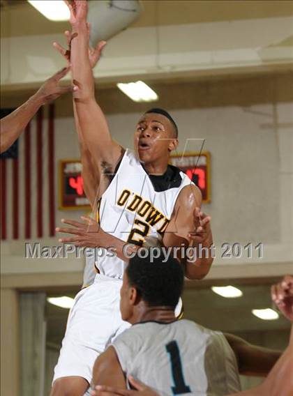 Thumbnail 3 in Sheldon vs. Bishop O'Dowd (Father Barry Christmas Classic) photogallery.