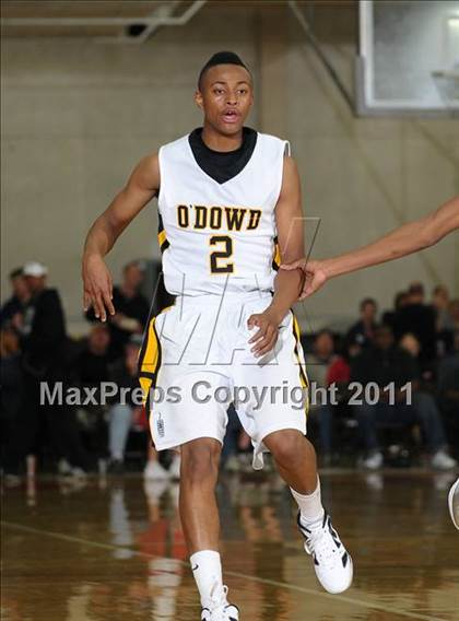 Thumbnail 2 in Sheldon vs. Bishop O'Dowd (Father Barry Christmas Classic) photogallery.