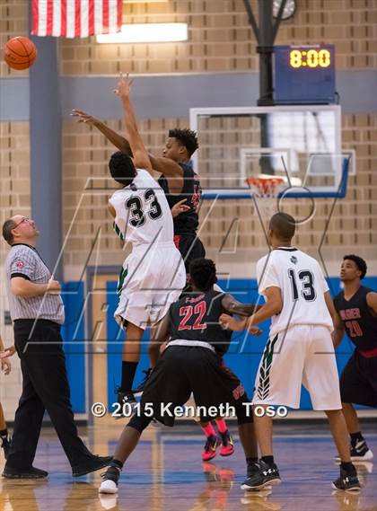 Thumbnail 2 in Wagner vs. Southwest (SAISD Tournament) photogallery.