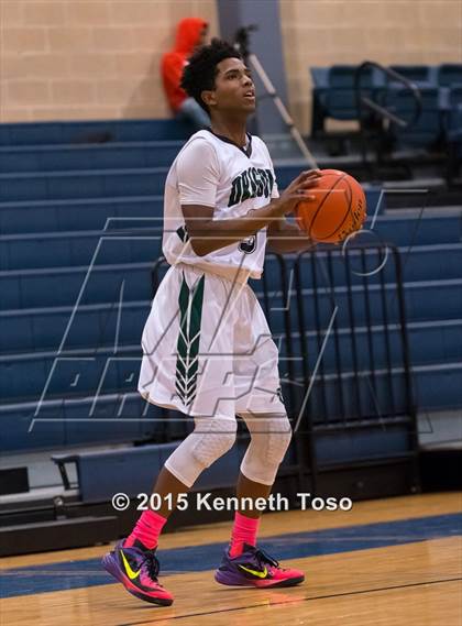Thumbnail 3 in Wagner vs. Southwest (SAISD Tournament) photogallery.