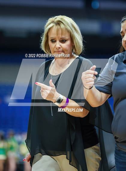 Thumbnail 3 in Winnsboro vs. Bishop (UIL 3A State Semifinal) photogallery.