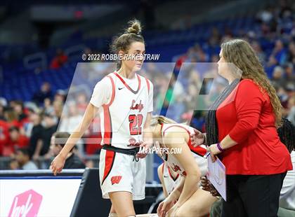 Thumbnail 3 in Winnsboro vs. Bishop (UIL 3A State Semifinal) photogallery.