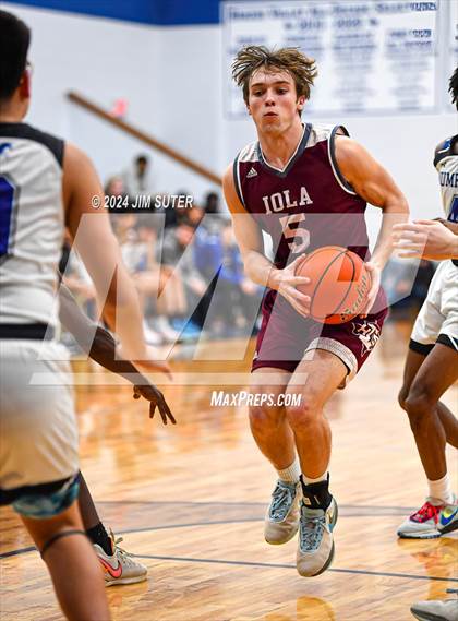 Thumbnail 2 in Mumford vs Iola photogallery.