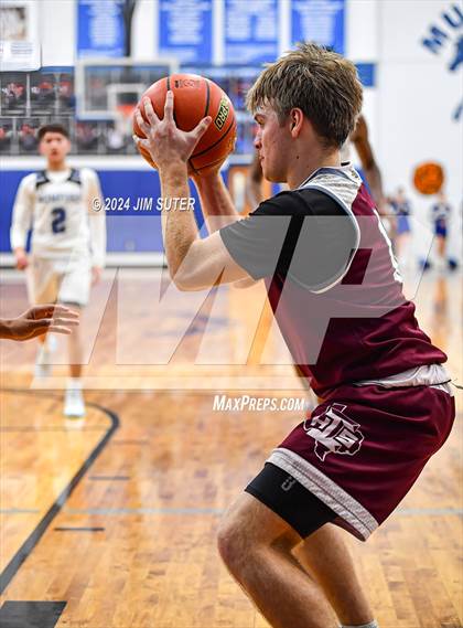 Thumbnail 2 in Mumford vs Iola photogallery.