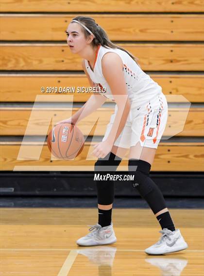 Thumbnail 3 in Huntington Beach vs. Carondelet (NIKE Tournament of Champions) photogallery.