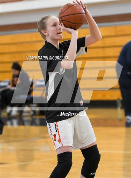Thumbnail 1 in Huntington Beach vs. Carondelet (NIKE Tournament of Champions) photogallery.
