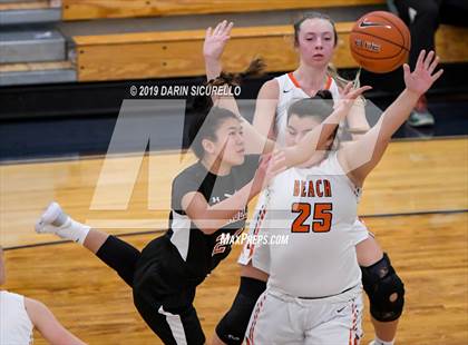Thumbnail 2 in Huntington Beach vs. Carondelet (NIKE Tournament of Champions) photogallery.