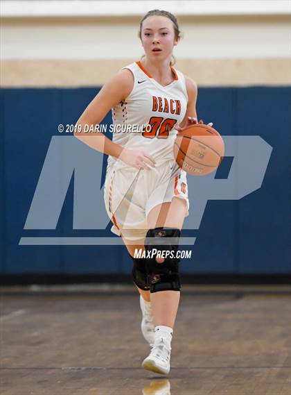 Thumbnail 3 in Huntington Beach vs. Carondelet (NIKE Tournament of Champions) photogallery.