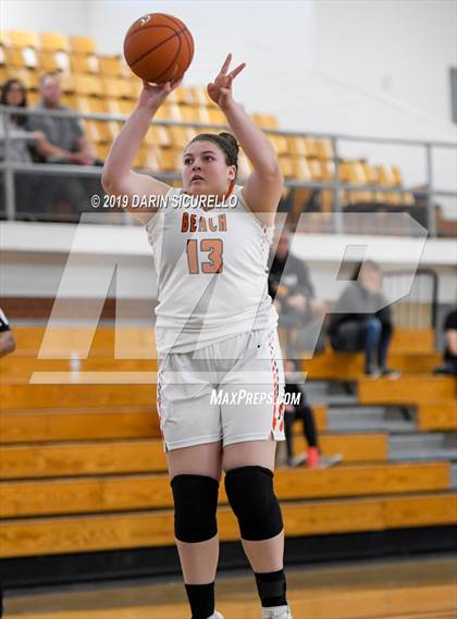 Thumbnail 2 in Huntington Beach vs. Carondelet (NIKE Tournament of Champions) photogallery.