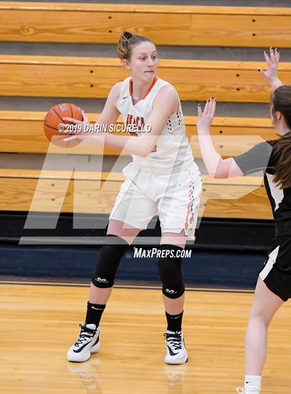 Thumbnail 1 in Huntington Beach vs. Carondelet (NIKE Tournament of Champions) photogallery.