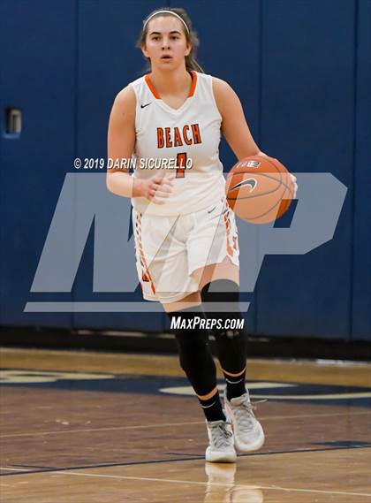 Thumbnail 3 in Huntington Beach vs. Carondelet (NIKE Tournament of Champions) photogallery.