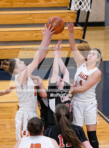 Thumbnail 3 in Huntington Beach vs. Carondelet (NIKE Tournament of Champions) photogallery.