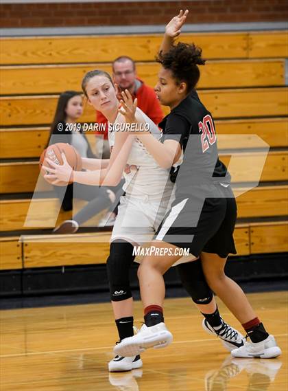 Thumbnail 3 in Huntington Beach vs. Carondelet (NIKE Tournament of Champions) photogallery.