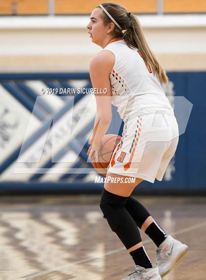 Thumbnail 3 in Huntington Beach vs. Carondelet (NIKE Tournament of Champions) photogallery.