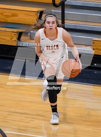 Thumbnail 1 in Huntington Beach vs. Carondelet (NIKE Tournament of Champions) photogallery.
