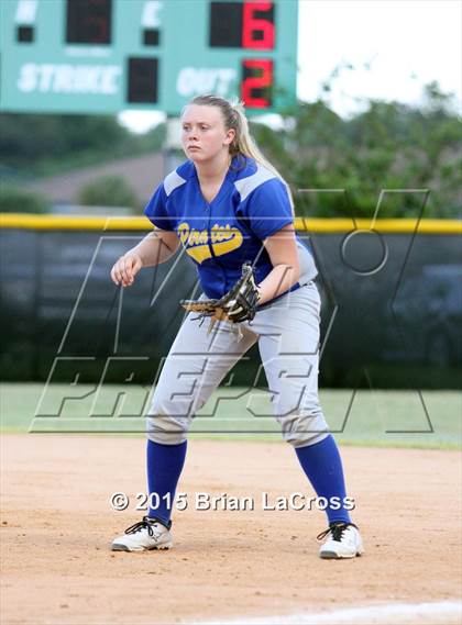 Thumbnail 3 in West Nassau vs Fernandina Beach (FHSAA 4A Playoff) photogallery.