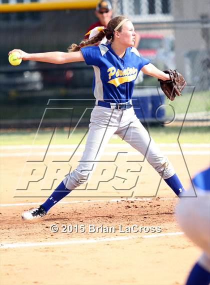 Thumbnail 2 in West Nassau vs Fernandina Beach (FHSAA 4A Playoff) photogallery.