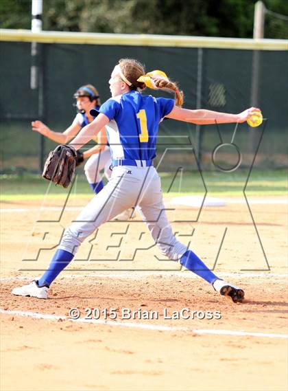 Thumbnail 3 in West Nassau vs Fernandina Beach (FHSAA 4A Playoff) photogallery.