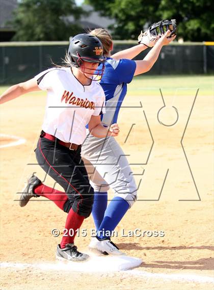 Thumbnail 2 in West Nassau vs Fernandina Beach (FHSAA 4A Playoff) photogallery.