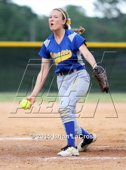 Thumbnail 3 in West Nassau vs Fernandina Beach (FHSAA 4A Playoff) photogallery.