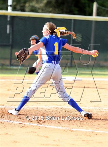 Thumbnail 3 in West Nassau vs Fernandina Beach (FHSAA 4A Playoff) photogallery.